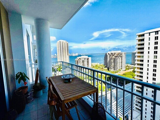 Building Photo - 801 Brickell Key Blvd