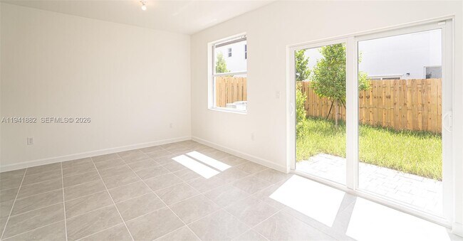 Building Photo - 2646 SE 27th Dr