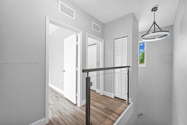 Building Photo - 640 SE 1st St