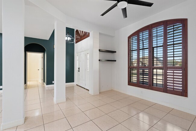 Building Photo - 206 Saddle Blanket