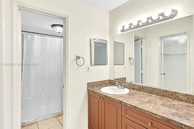 Building Photo - 9410 Tangerine Pl