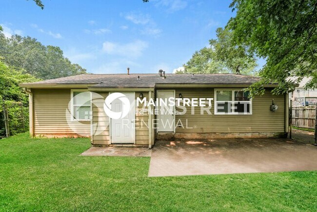 Building Photo - 3 Bedroom Pet-Friendly Home in Stone Mountain, GA with Main Street Renewal