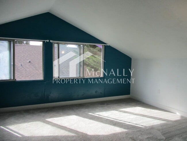 Building Photo - Charming 3-Bedroom Craftsman in Central Tacoma with Spacious Studio/Office