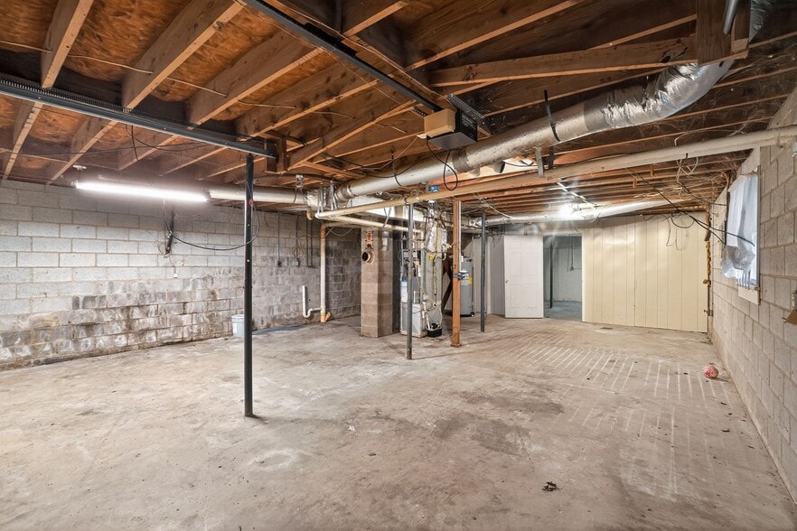 Building Photo - 1494 Carpenter St