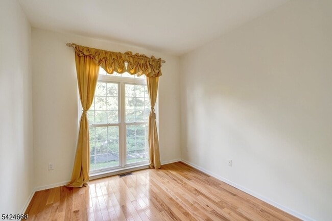 Building Photo - 18 Mountain View Dr