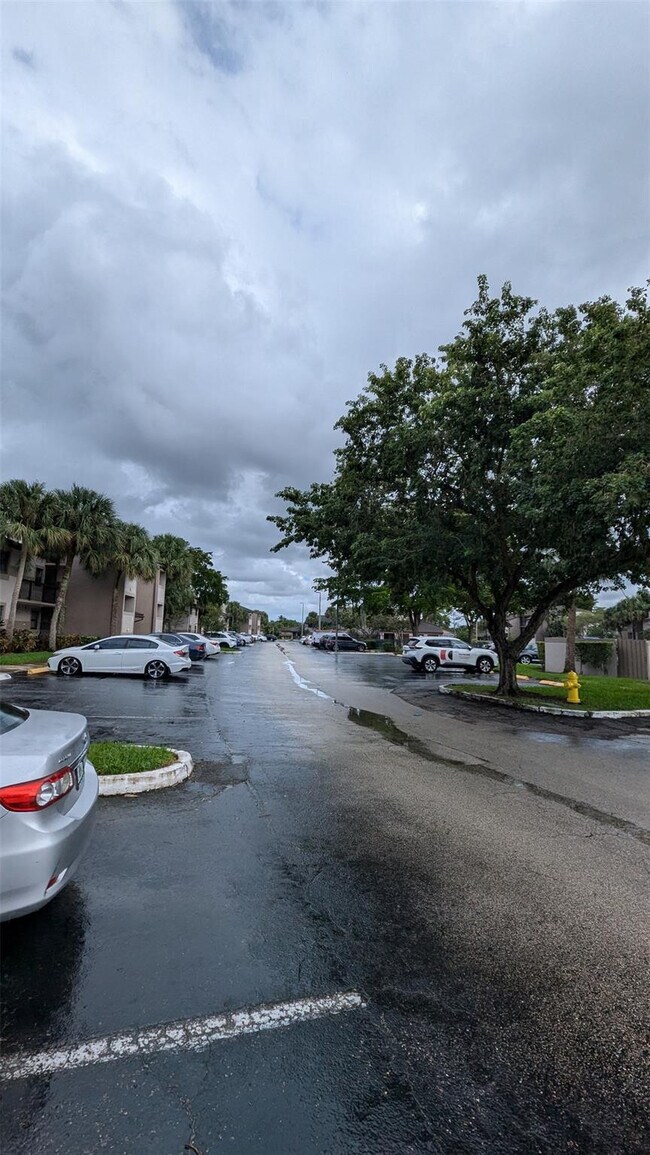 Building Photo - 9919 Nob Hill Ln