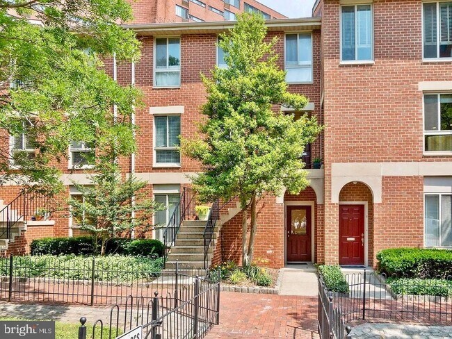 Building Photo - 16 Andrew Pl