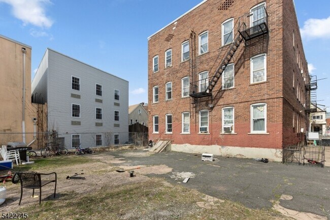 Building Photo - 101 Burgess Pl