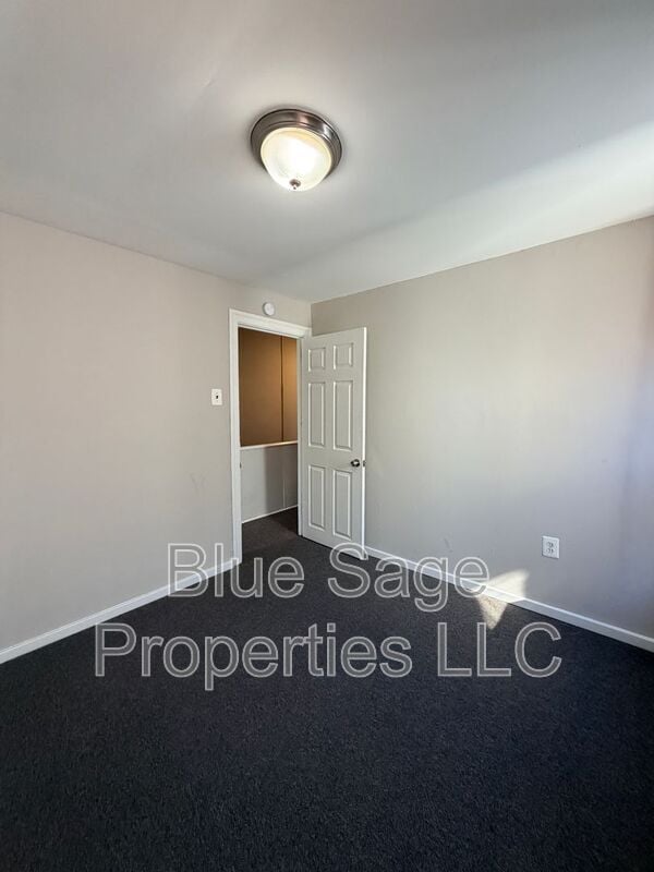 Building Photo - 425 Pusey Ave