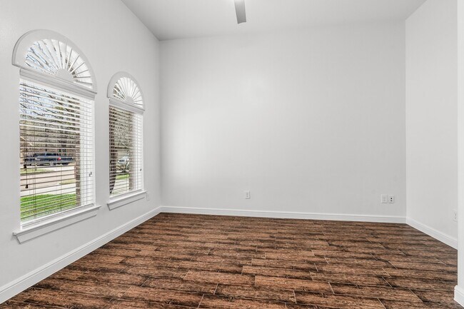 Building Photo - 11226 Glenforest Dr