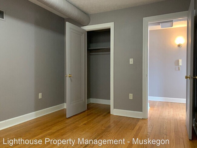 Building Photo - 1115 3rd St
