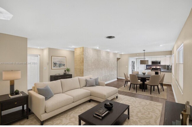 Building Photo - 539 Menendez Ave