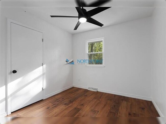 Building Photo - 4 bed, 2 bath, large backyard, SPECIALS AVAILABLE!