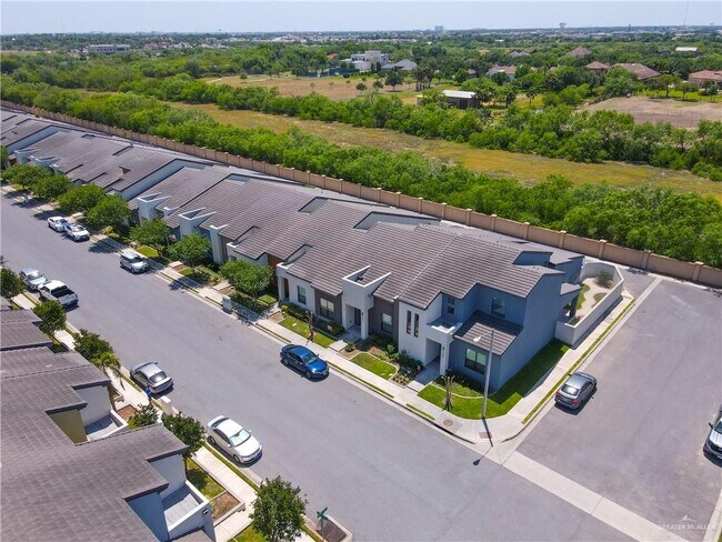 Building Photo - 28 Ozark Ave