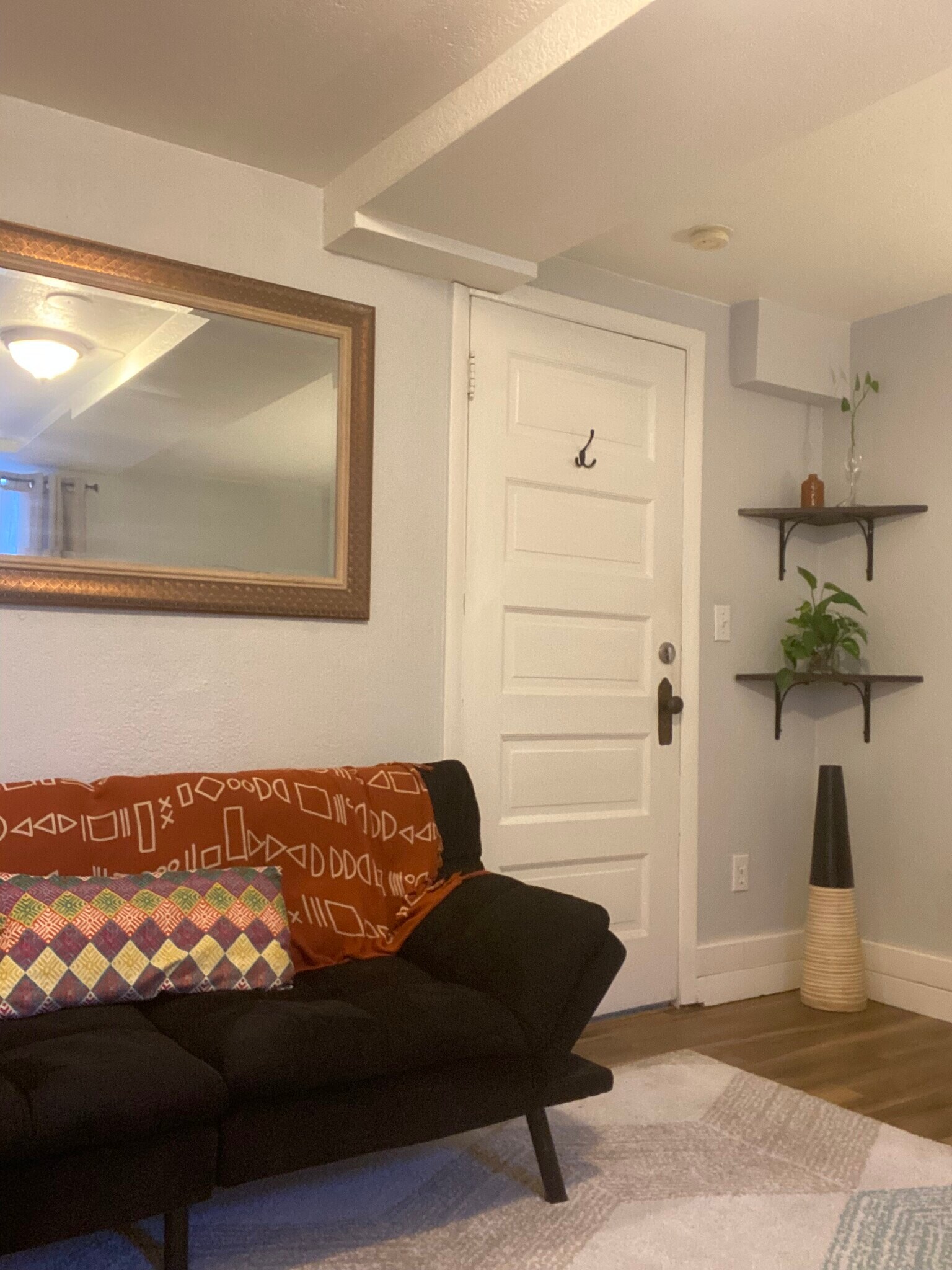 Building Photo - 616 W Mulberry St