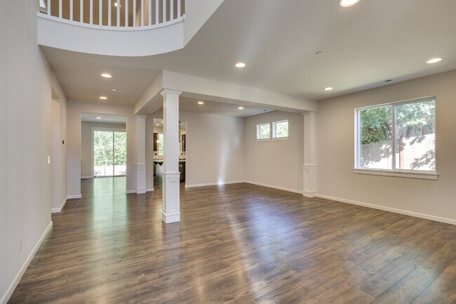 Building Photo - Stunning & Spacious Lynnwood Rental Available Now!
