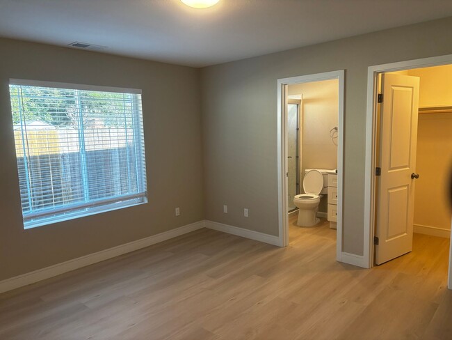 Building Photo - Bran new-4 Bedroom/2.5 Baths with 2 car ga...