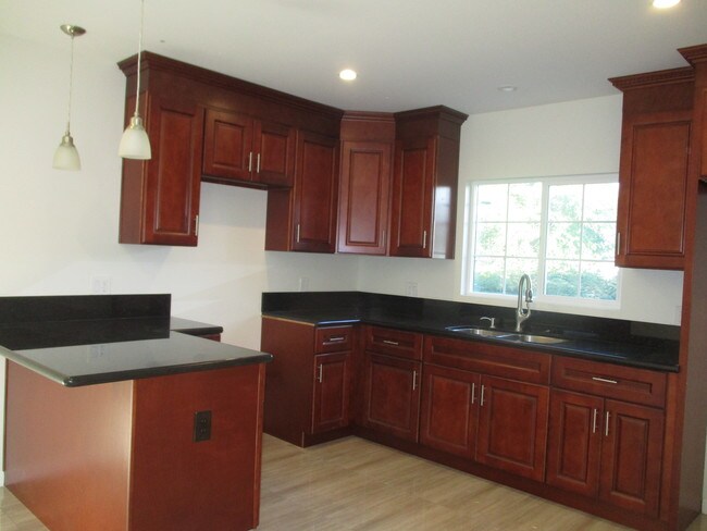 Building Photo - 6516 Beck Ave