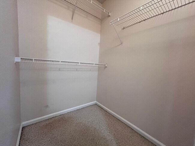Building Photo - Wonderful 4/3 minutes from the beach! Must...