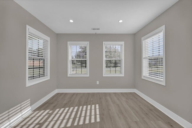 Building Photo - 101 Sixth St N