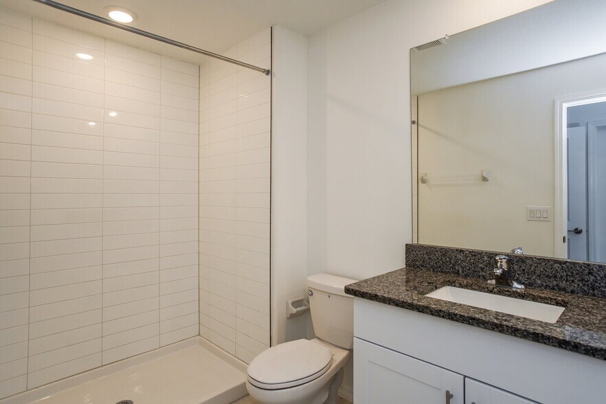 Building Photo - 2141 Great Sapphire Ln