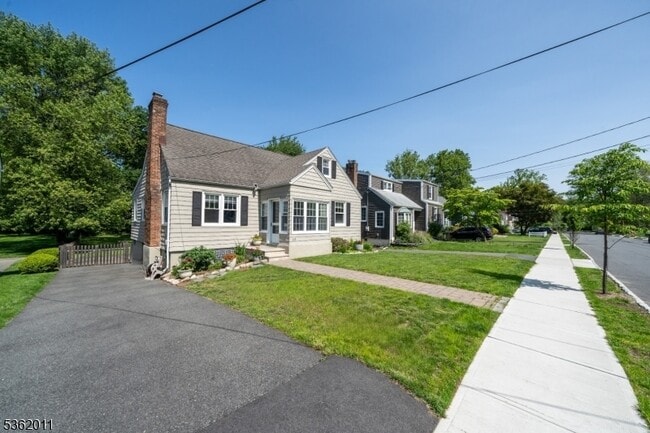 Building Photo - 68 Derwent Ave