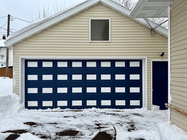 Building Photo - 407 N State St