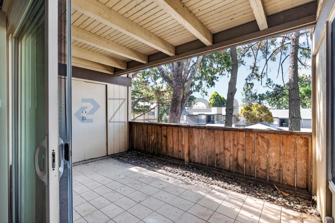 Building Photo - Unit H7