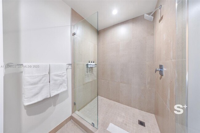 Building Photo - 11 NE 6th St