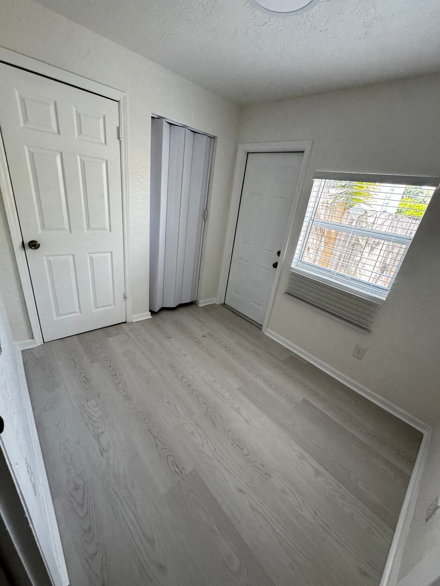Building Photo - 1702 Barton Ct