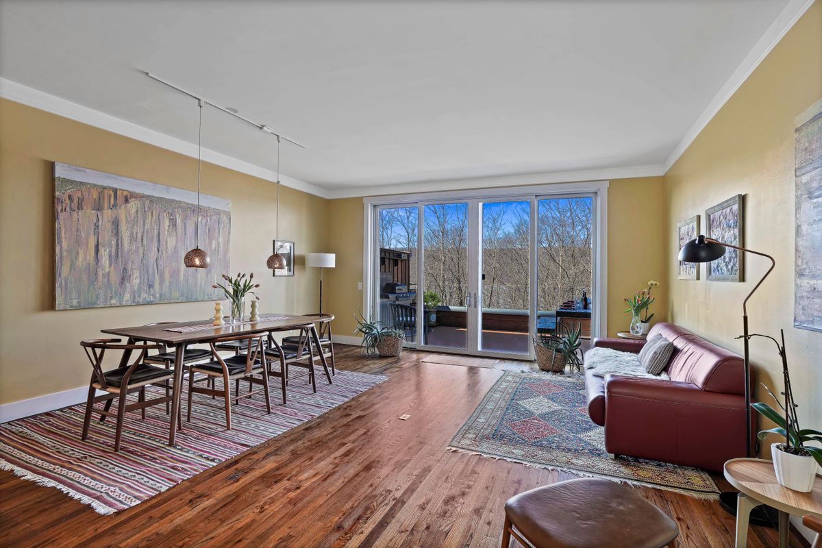 Building Photo - 493 Warburton Ave