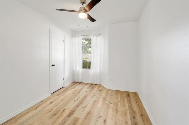 Building Photo - 1205 Rambling Trail