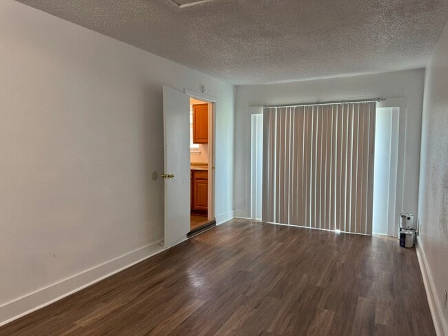Building Photo - 132 Meadow Way