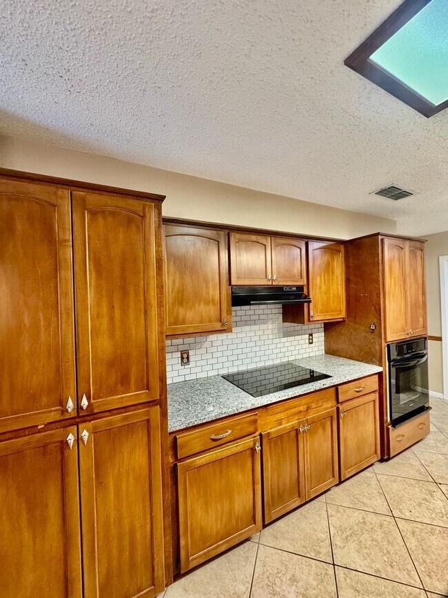 Building Photo - 5909 Golden Canyon Dr