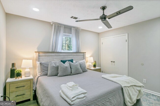 Building Photo - 65 Juliana Dr