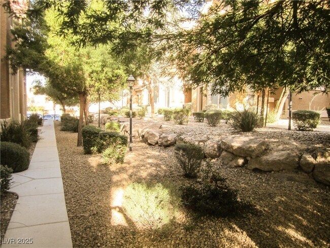 Building Photo - 2755 Fountain Ridge Ln