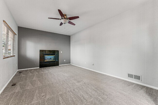 Building Photo - 4-Bed Arvada Home w/ Bedroom & Full Bathro...