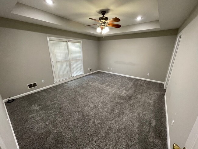 Building Photo - Exclusive Shelbyville Condo For Rent
