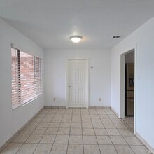 Building Photo - 102 Laurel St