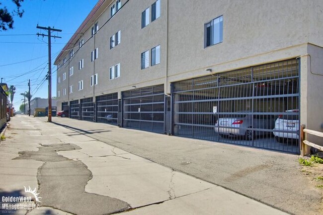 Building Photo - Updated 2Bdm 2Ba Apartment with Community Pool in the Heart of Normal Heights!
