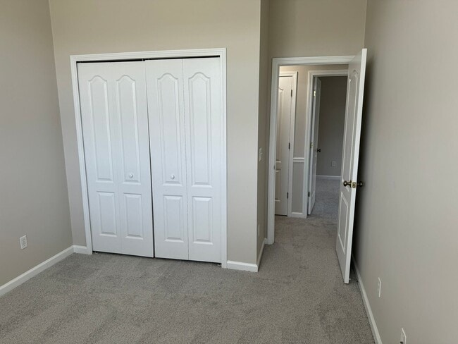 Building Photo - Home For Rent