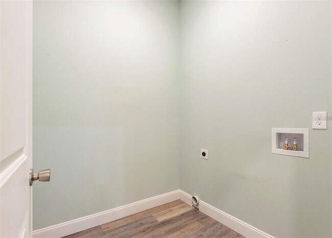 Building Photo - 1918 N Betty Ln