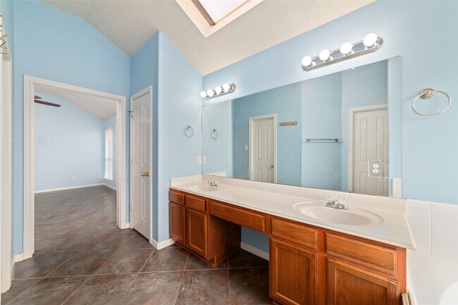 Building Photo - 22911 Sebastian Dr