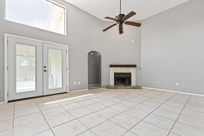 Building Photo - 8814 Pine Forest Dr