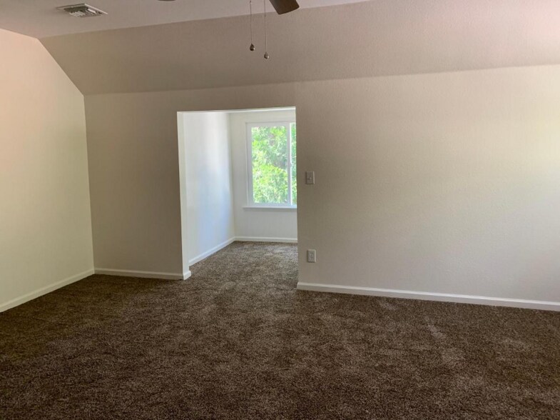 Building Photo - 736 Rocky Loop