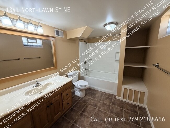 Building Photo - 1341 Northlawn St NE
