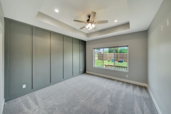 Building Photo - 5041 State Hl Dr