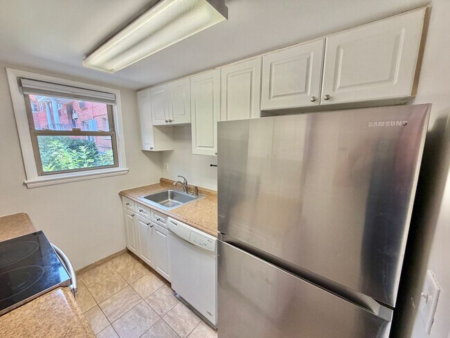 Building Photo - Arlington Gazebo Love, One Bedroom Close to Everything near Ballston
