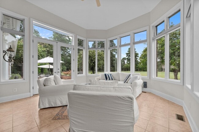 Building Photo - 450 Cox Rd