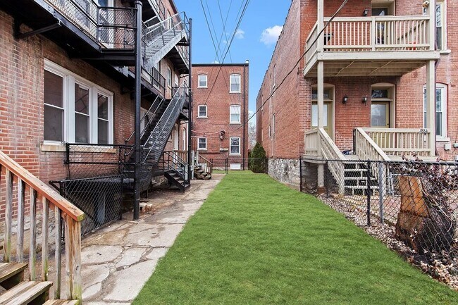 Building Photo - 3176 Gustine Ave